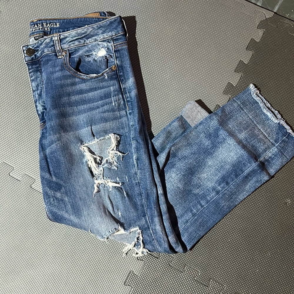 American Eagle Distressed Tomgirl jeans